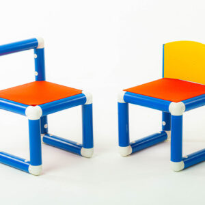 Cadeira de plataforma para piscina, própria para crianças e profundidades rasas, com PVC resistente.